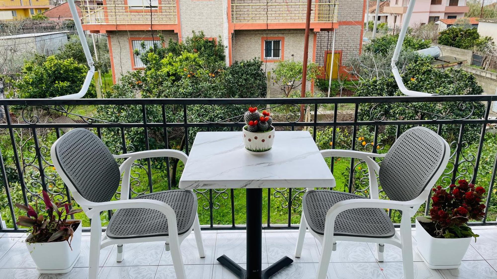 Mia Guest House - Entire Home With Balcony & Garden Divjaka Exterior foto